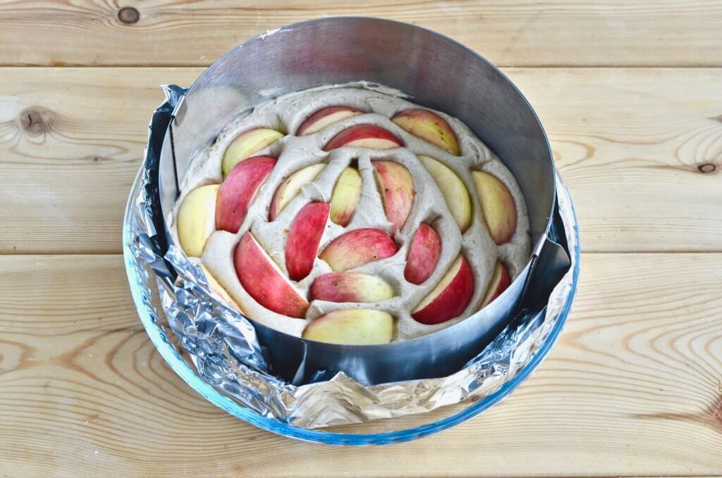 Яблочный пирог на ржаной муке
