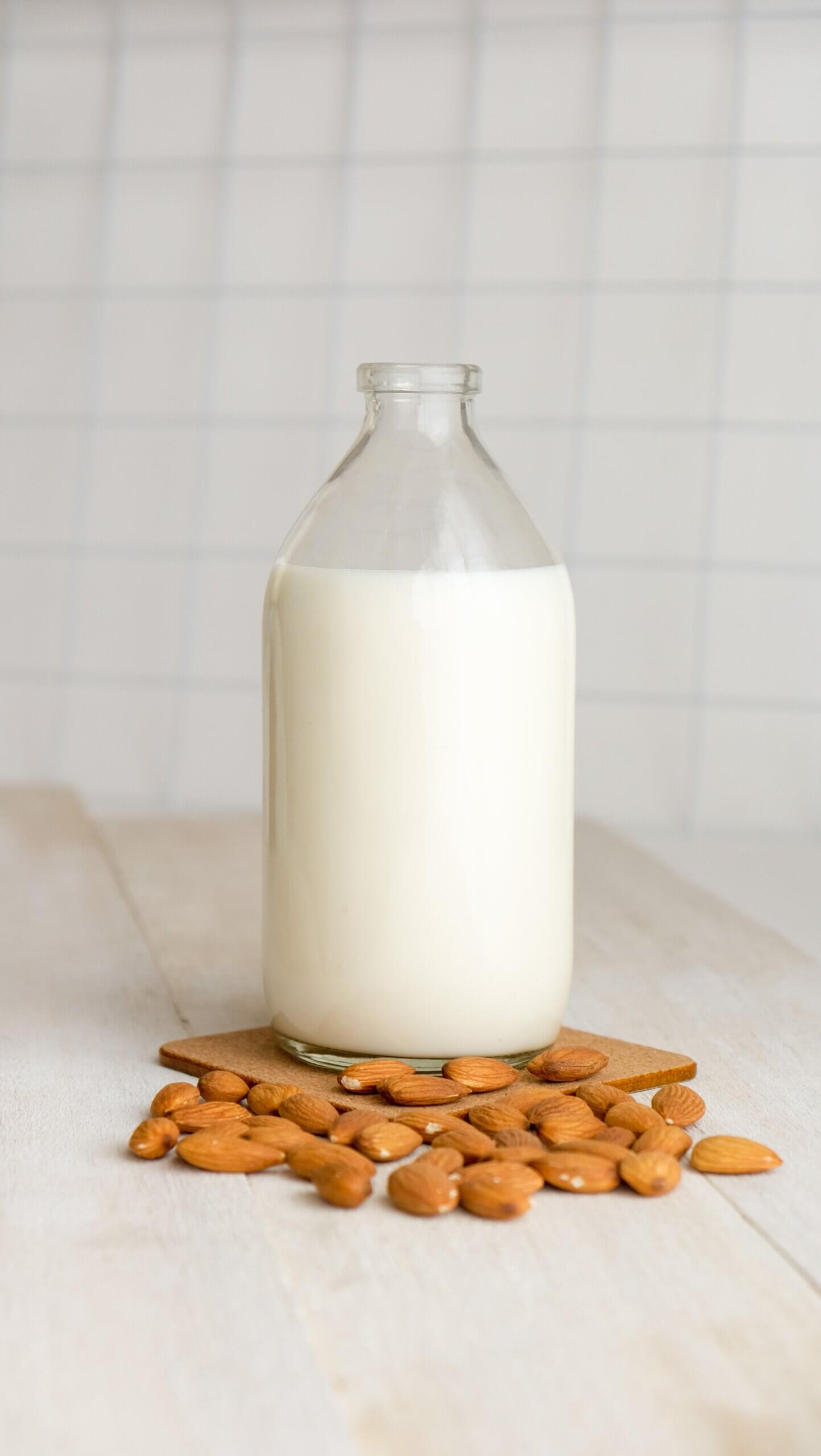 Миндальное молоко: польза и вред для организма