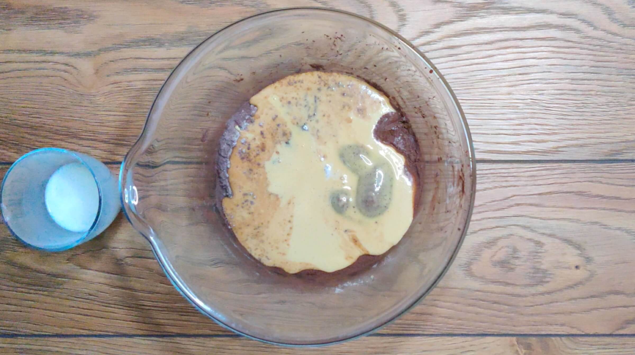 Шоколадные маффины с ягодами